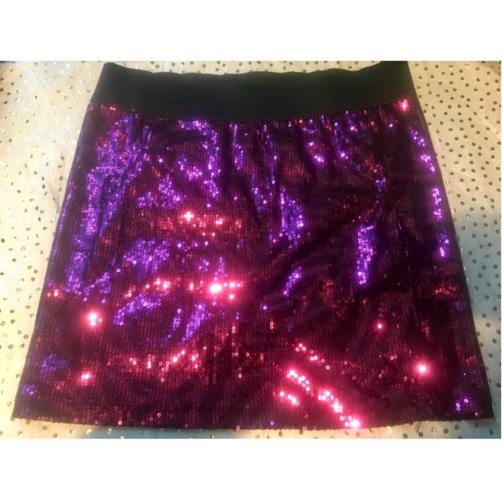 Purple shimmering mini skirt